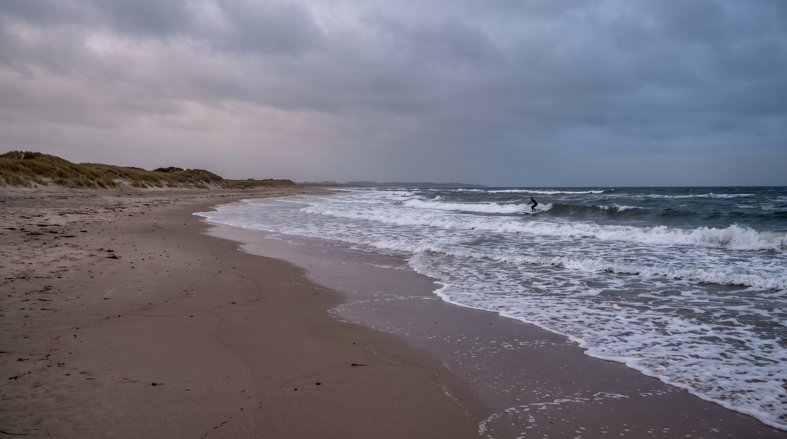 Wave on the open Baltic near Damp