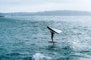 E-Foil: lautlos fliegen ganz ohne Wind