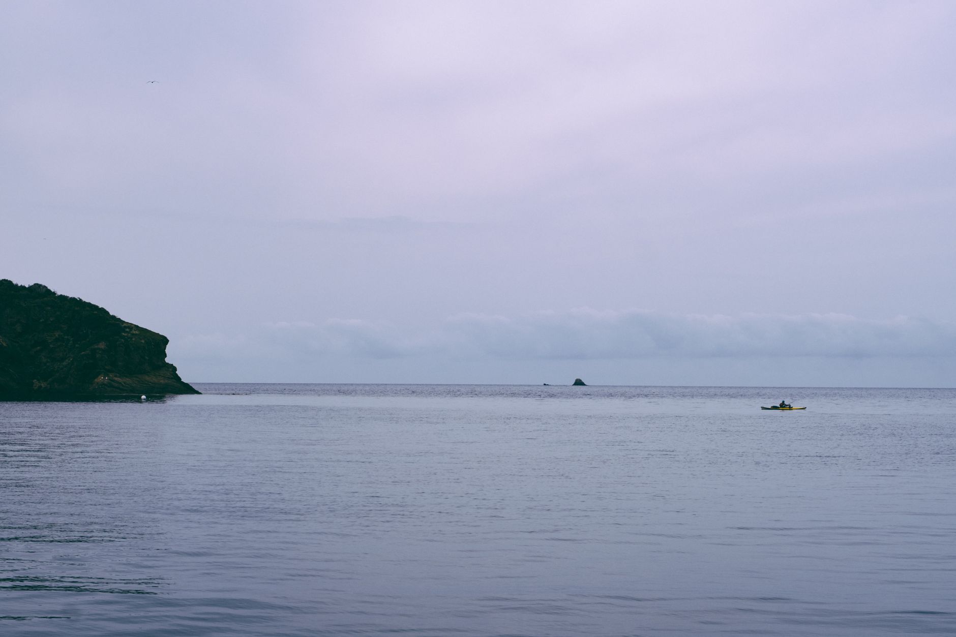Paddler auf ruhigem Wasser