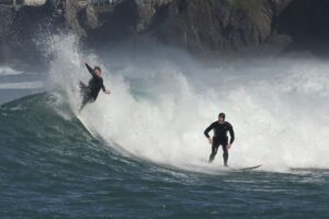 Cuidar y mantener el equipo de surf: tabla, cera y quillas